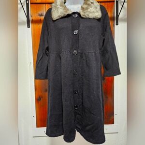 Chic Black Coat with Detachable Faux Fur Collar